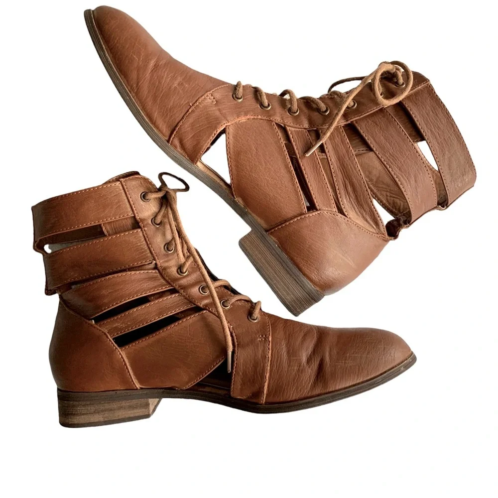 SOLD !!FOREVER 21 BOOTIE - LACE UP- SIZE 9 - Picture 1 of 9